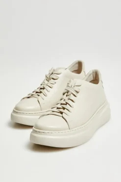 Beżowe sneakersy skórzane na platformie