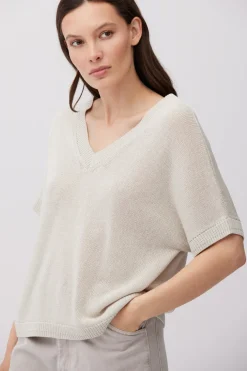 Beżowy sweter z lnem i lyocellem dekolt w szpic