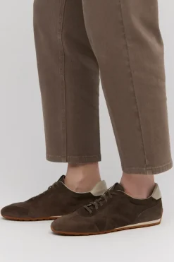 Brązowe retro sneakersy ze skóry zamszowej