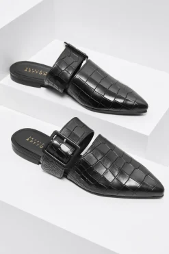 Buty ze skóry naturalnej z regulowanym paskiem