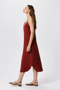 Ceglana jedwabna sukienka