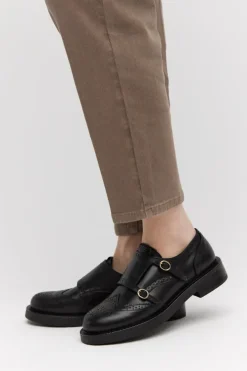 Czarne skórzane buty z klamrami