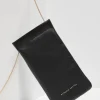 Czarne skórzane etui na okulary, telefon