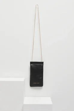 Czarne skórzane etui na okulary, telefon