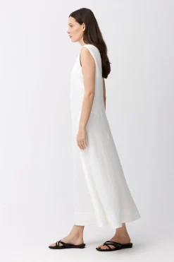 Lniana sukienka midi w kolorze off white